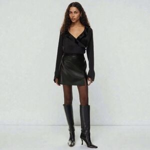 ARITZIA Patio Mini Skirt High Waisted Vegan Leather Mini Skirt! Size 8